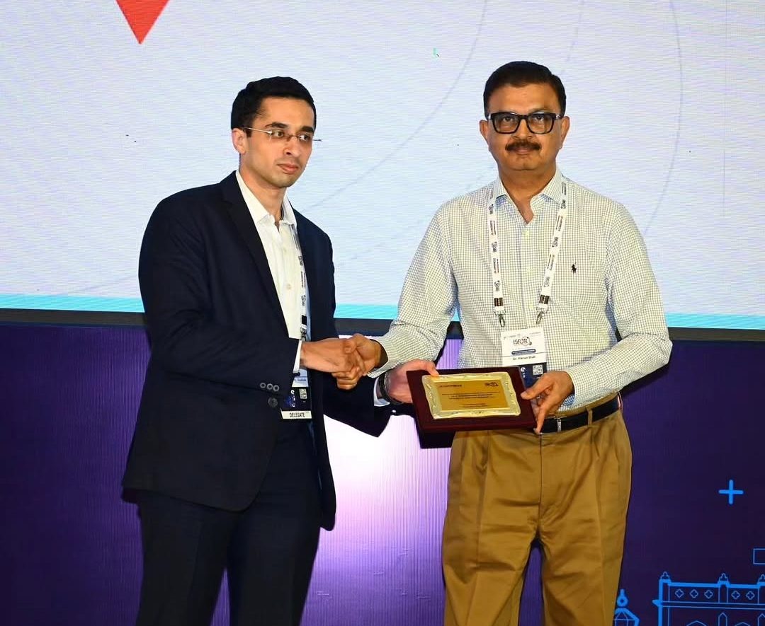 Dr. Godbole felicitating Dr. Vikram Shah (Shalby Hospitals) at ISRJR