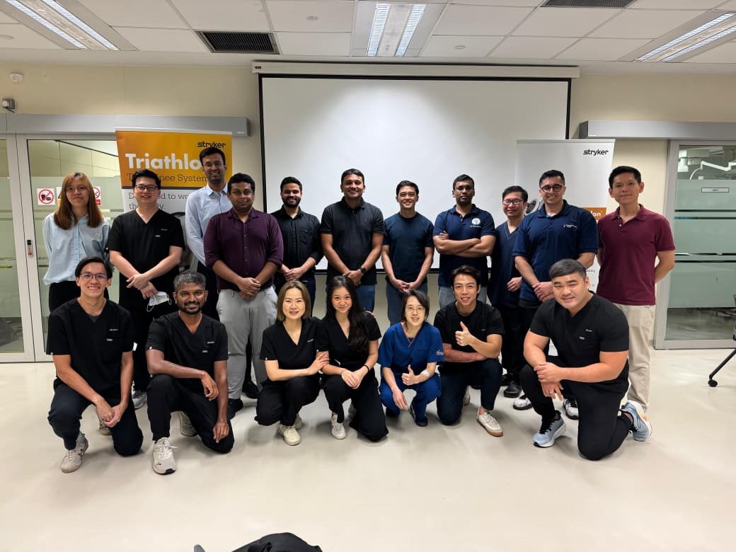 Stryker Triathlon Revision Knee System training group photo